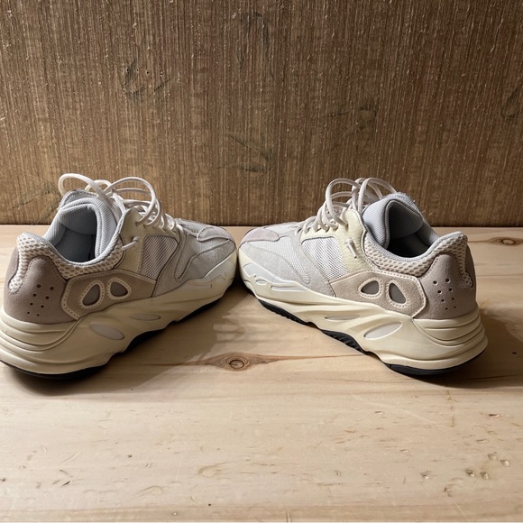 Yeezy boost 700 analog - Picture 3 of 5